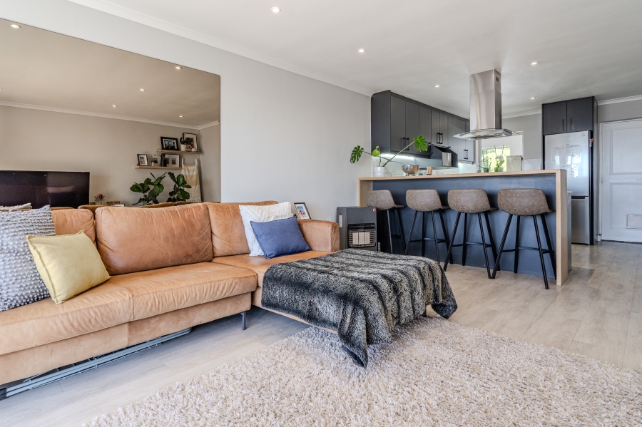 2 Bedroom Property for Sale in Vredehoek Western Cape